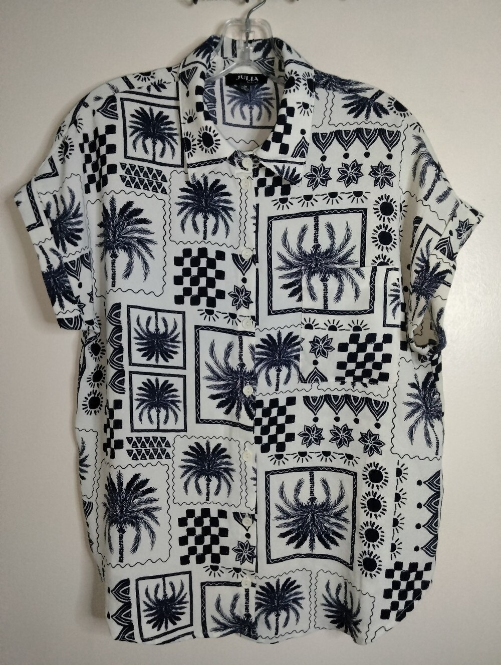 Julia By love J (Size M) White & Navy Blue Palm Print Button-Down SS Camp Shirt